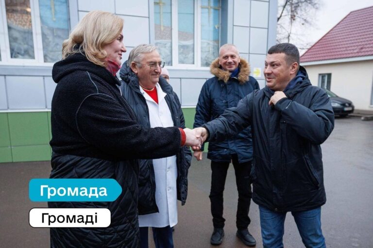 Уряд ухвалив постанову про запровадження експериментального проєкту «Пліч-о-Пліч: згуртовані громади»