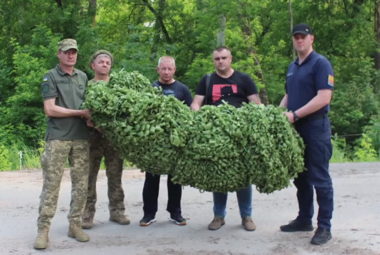 Більше десятка маскувальних сіток передали днями в Чугуївській громаді нашим захисникам