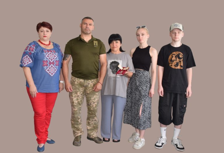У Чугуєві родині загиблого Захисника України Михайла Слободяна передали орден «За мужність»