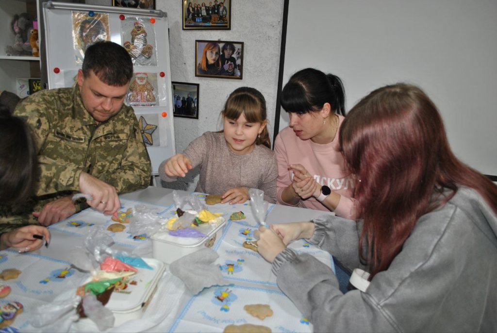 На завершення Галина Мінаєва побажала кожному українському захиснику, щоб їхні діти якнайшвидше дочекалися повернення своїх тата чи мами з фронту. «Нехай Святий Миколай почує це прохання і молитви кожної української родини», – додала вона.