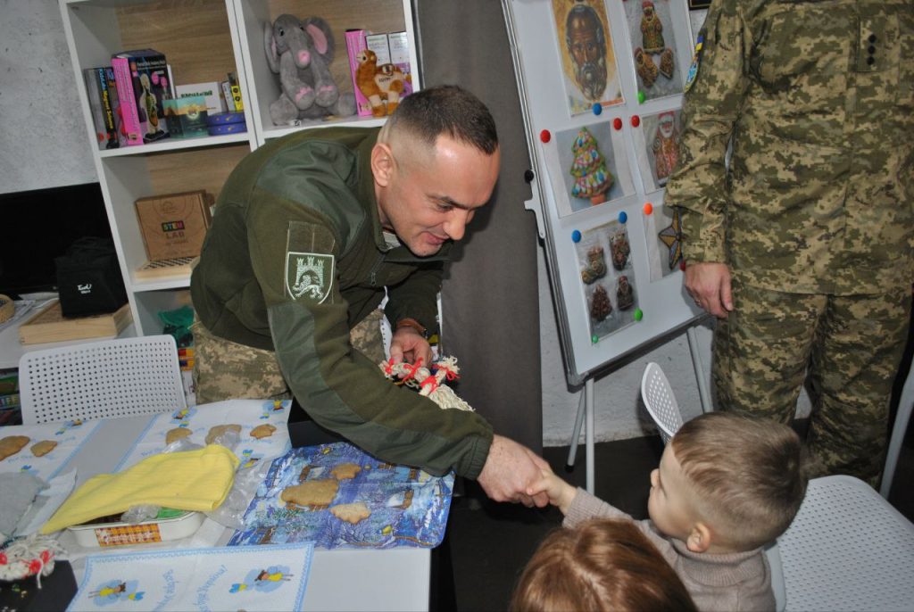 На завершення Галина Мінаєва побажала кожному українському захиснику, щоб їхні діти якнайшвидше дочекалися повернення своїх тата чи мами з фронту. «Нехай Святий Миколай почує це прохання і молитви кожної української родини», – додала вона.