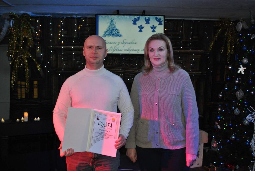 Начальник Чугуївської міської військової адміністрації Галина Мінаєва подякувала присутнім за відданість справі та побажала, щоб Новий рік приніс у кожну оселю тепло, мир і надію на краще майбутнє.